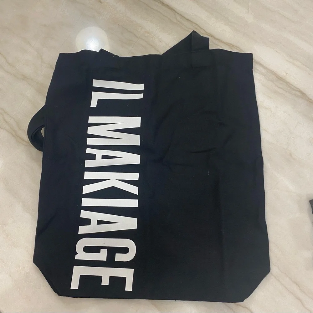IL MAKIAGE NWT Makeup Bundle Black Tote Kabuki brush lip color and lip liner